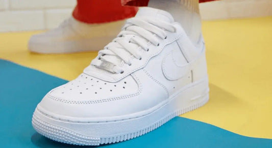 Les Sneakers Minimalistes : Simplicité et Élégance pour l'Été