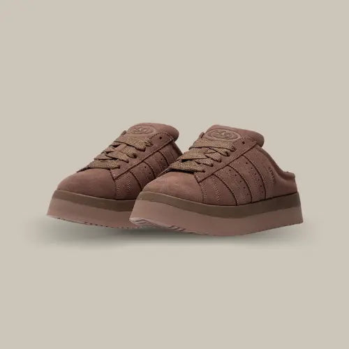 Adidas Campus 00s Winter Low Earth Strata - Paire en daim marron Earth Strata avec silhouette mule et semelle épaisse tendance. Disponible sur Offsneakz.