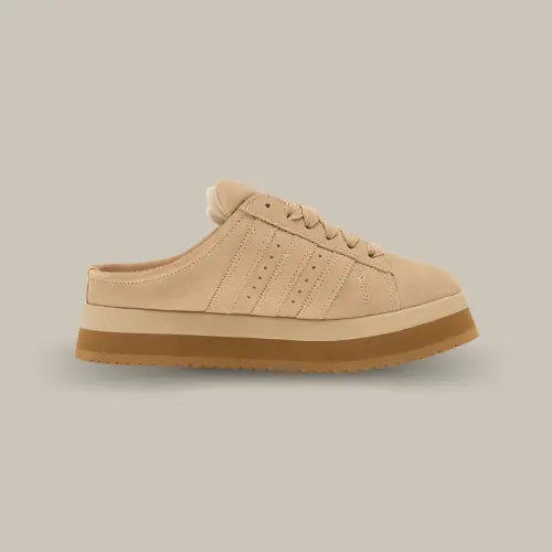 Sneaker Adidas Campus 00s Winter Low Magic Beige vue de profil avec upper en daim beige et semelle compensée en gomme marron – Offsneakz