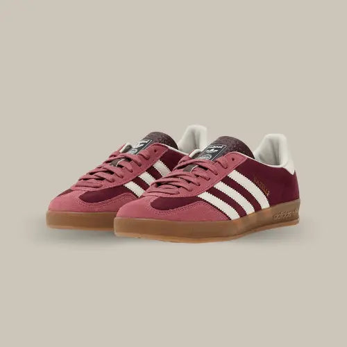La Adidas Gazelle Indoor Maroon Preloved Crimson réinvente le classique intemporel avec une touche de modernité et des couleurs audacieuses. Conçue avec un dessus en daim premium maroon et des détails en cuir Preloved Crimson, cette paire incarne l'alliance parfaite entre l'élégance rétro et le confort contemporain. Les trois bandes blanches iconiques d'Adidas contrastent joliment sur le côté, apportant une signature visuelle reconnaissable et stylée.