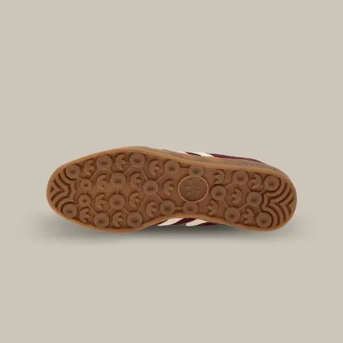 La semelle de la Adidas Gazelle Indoor Maroon Preloved Crimson en gomme marron clair.