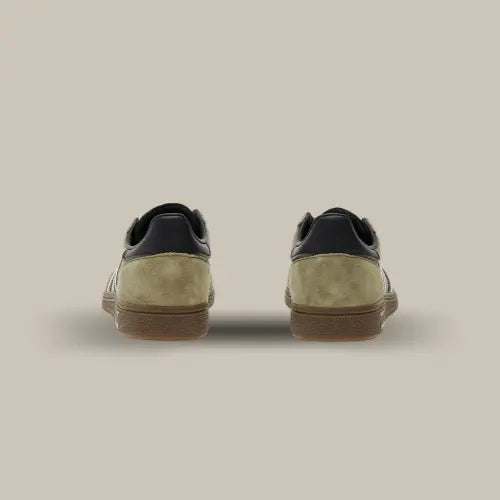 L'arrière de la Adidas Handball Spezial Focus Olive Black avec le heel tab de couleur noir.