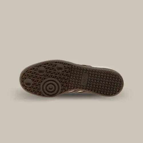 La semelle de la Adidas Samba OG Wonder White Maroon en gomme marron foncé.
