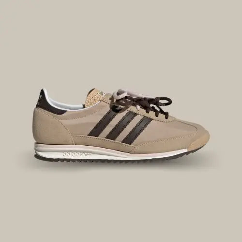 Adidas SL 72 OG Magic Beige Dark Brown vue latérale intérieure – basket Adidas SL 72 vintage avec design rétro et semelle crantée. Disponible sur Offsneakz.