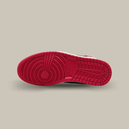 La semelle de la Air Jordan 1 High OG Patent Bred. Disponbile sur Offsneakz.