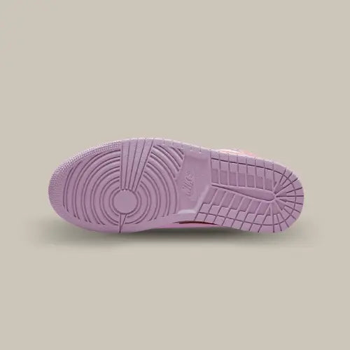 La semelle de la Air Jordan 1 Mid Valentine's Day (2022) de couleur rose.