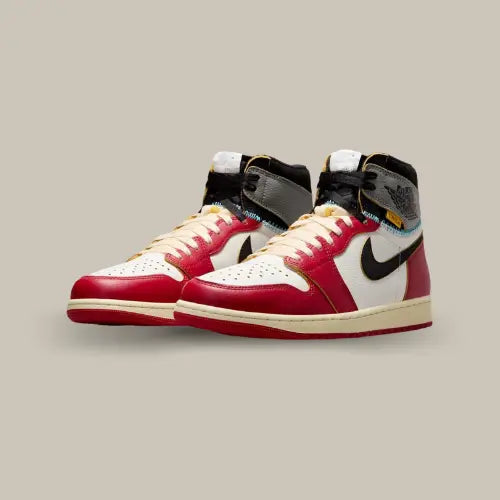 La Air Jordan 1 Retro High OG SP Union LA Chicago Shadow est la nouvelle pépite issue de la légendaire collaboration entre Jordan Brand et Union Los Angeles. Fidèle à l’ADN créatif de Chris Gibbs, cette édition hybride fusionne deux coloris mythiques : la Chicago et la Shadow, pour un look unique et intemporel.
Son design signature reprend les détails qui ont fait le succès des premières Union x Jordan 1 : coutures apparentes bleu ciel, effet vintage, languette rétro et matériaux premium.