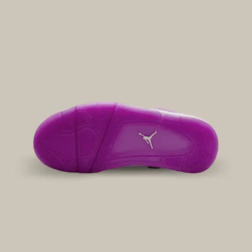 La semelle de la Air Jordan 4 Hyper Violet de couleur violette.