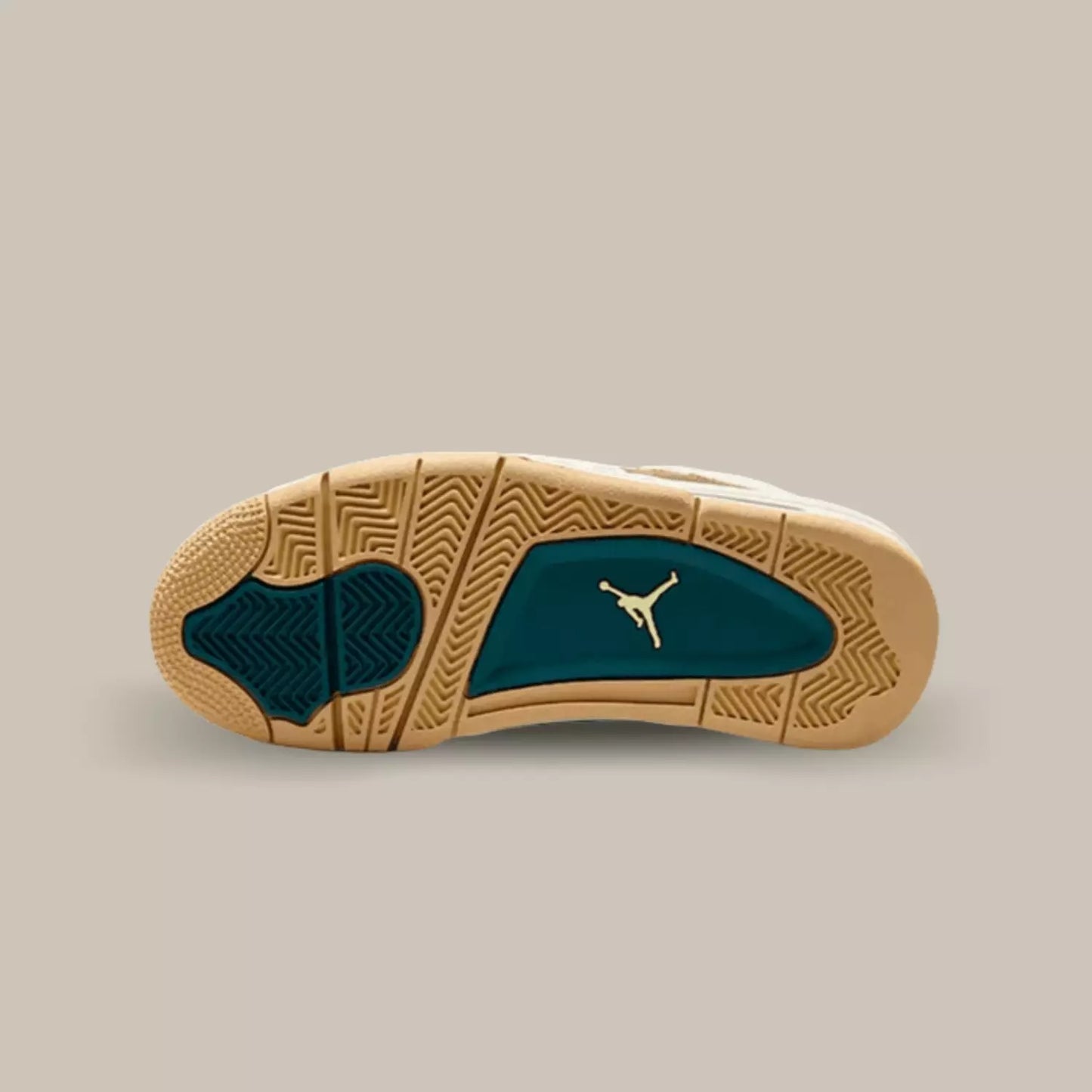 La semelle de la Air Jordan 4 Retro Cacao Wow de couleur beige et vert turquoise.