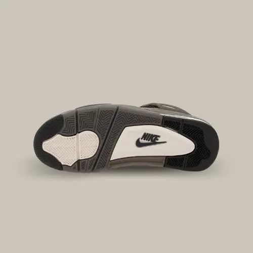 Détails Air Jordan 4 Retro Cave Stone – semelle Nike Air bicolore avec logo rétro, modèle exclusif sur Offsneakz.