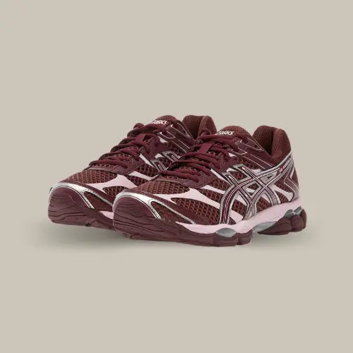 ASICS Gel-Cumulus 16 Burgundy Pink – sneakers running bordeaux et roses au design rétro, disponibles sur Offsneakz.