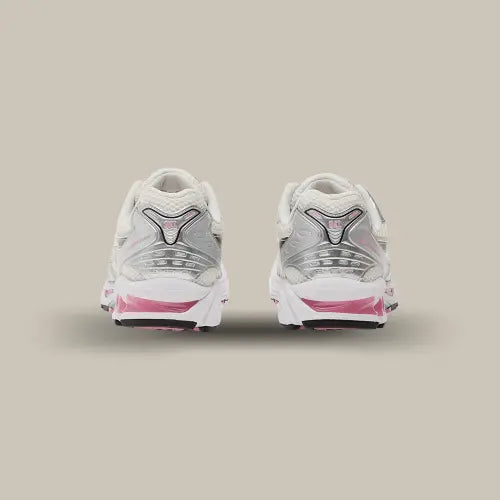 L'arrière de la ASICS Gel-Kayano 14 Cream Sweet Pink avec sa base grise et ses touches de rose.