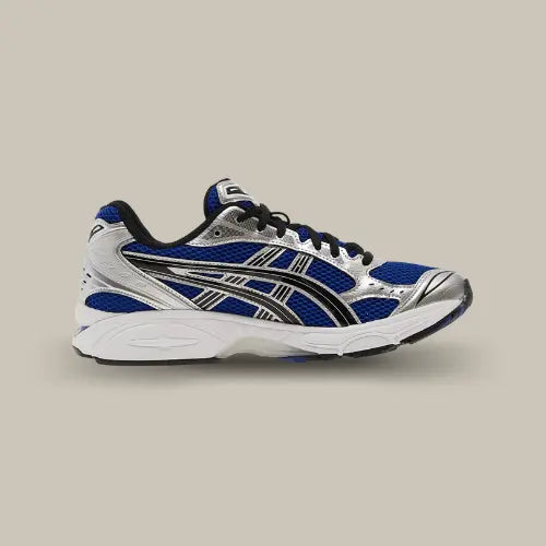 La ASICS Gel-Kayano 14 Monaco Blue Silver avec son coloris argenté et bleu.