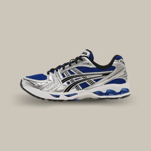 La ASICS Gel-Kayano 14 Monaco Blue Silver avec son coloris argenté et bleu.