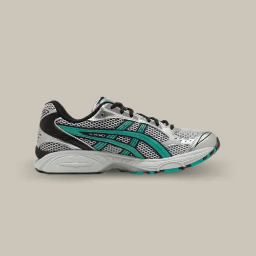 La Asics Gel-Kayano 14 Tiffany avec sa base couleur argenté et son tiger de couleur vert représentant la marque Tiffany.