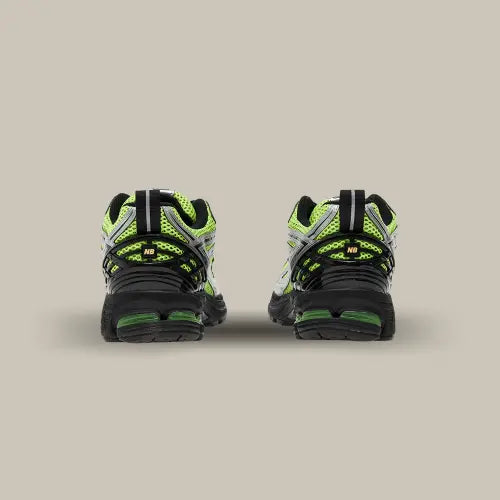 L'arrière de la New Balance 1906R Volt Black.