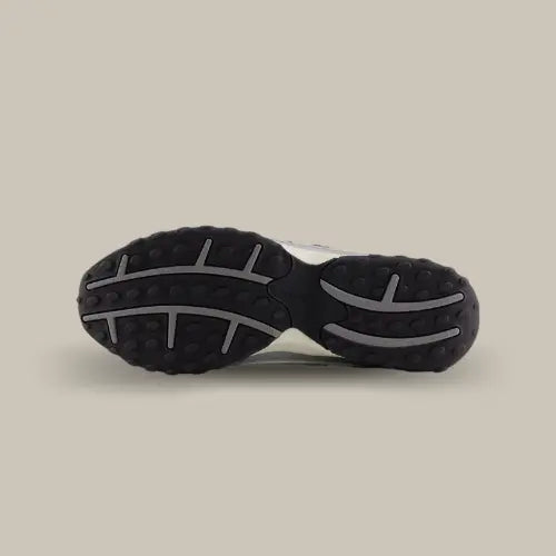 Semelle extérieure de la New Balance 204L Silver Metallic Black – adhérence et confort optimaux, sneaker disponible sur Offsneakz.