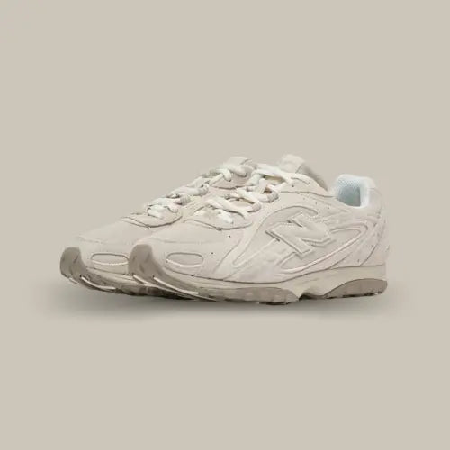 New Balance 204L Timberwolf sneakers en daim beige vue de trois quarts – Offsneakz