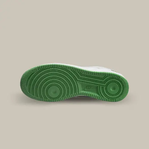 La semelle de la Nike Air Force 1 Low Retro West Indies (2022) de couleur verte.