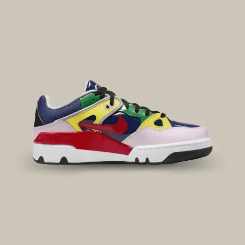 La Nike Air Force 3 Low SP Nigo Blue Void avec sa base en cuir bleu nuit avec des empiècements jaune, vert et rouge notamment sur le swoosh.