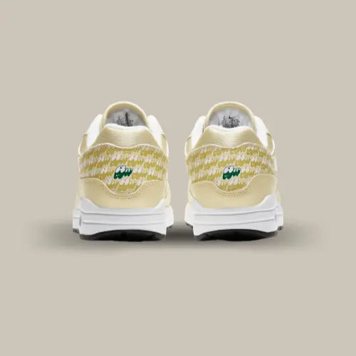 L'arrière de la Nike Air Max 1 Lemonade (2020) avec un logo Air de couleur vert.
