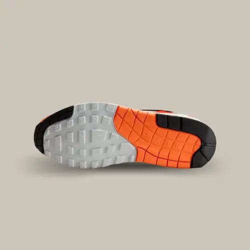 Semelle Nike Air Max 1 Patta Waves White Hyper Crimson vue dessous – Offsneakz