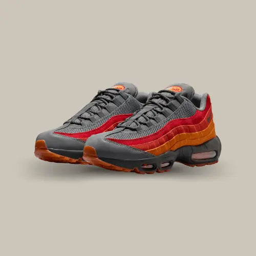 Plongez dans une explosion de couleurs avec la Nike Air Max 95 Premium Atlanta. Ce modèle vibrant de chez Nike réinvente l’iconique Air Max 95 avec des teintes chaudes et audacieuses mêlant rouge, orange et jaune, qui rappellent les couchers de soleil d'Atlanta. La tige en mesh respirant est renforcée par des empiècements en daim premium, assurant durabilité et style. Toujours équipée de l'amorti Air Max visible sur toute la semelle, elle garantit un confort légendaire tout au long de la journée.