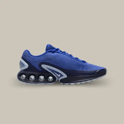 La Nike Air Max DN Hyper Blue vue de côté avec sa base en mesh bleu et son nouveau système Dynamic Air composé de quatre pods.