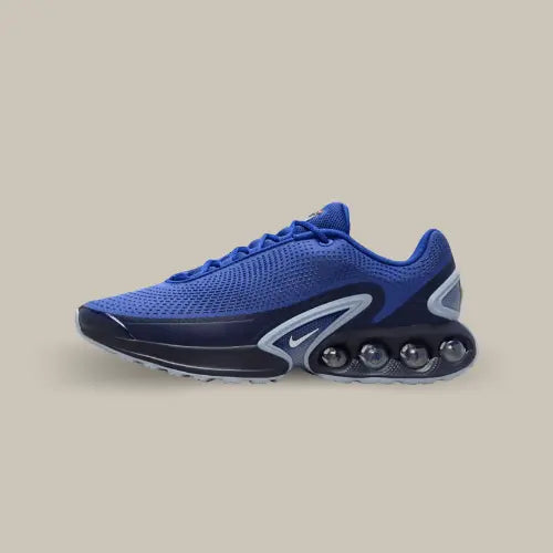 La Nike Air Max DN Hyper Blue vue de côté avec sa base en mesh bleu et son nouveau système Dynamic Air composé de quatre pods.