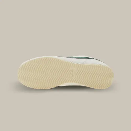 La semelle de la Nike Cortez Sail Gorge Green de couleur blanche.