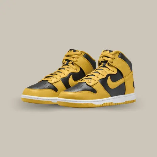 La Nike Dunk High Wu-Tang (2024) marque le retour tant attendu de l'une des collaborations les plus iconiques entre Nike et le légendaire groupe de rap Wu-Tang Clan. Avec sa palette de couleurs audacieuse, combinant un jaune vibrant et un noir intense, cette sneaker réincarne parfaitement l'esprit urbain et le style distinctif du Wu-Tang Clan. Inspirée du modèle original de 1999, cette édition 2024 présente un design en cuir premium qui offre à la fois résistance et confort.