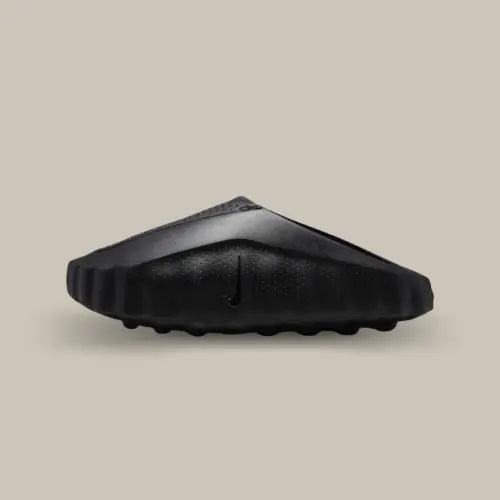 Nike Mind 001 Slide Triple Black disponible sur Offsneakz