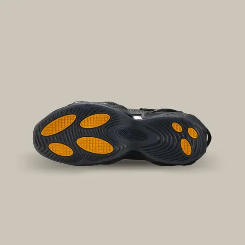 Semelle Nike NOCTA Glide Drake Black Iron Grey – design sculpté noir avec renforts traction et accents orange.