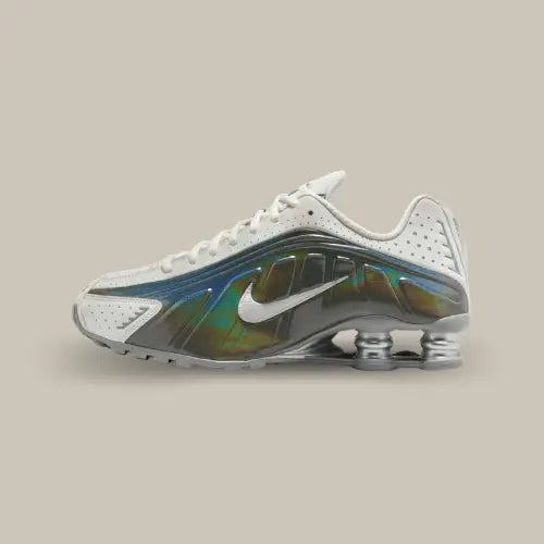 La Nike Shox R4 White Iridescent à tout petit prix ! Stock limité !
