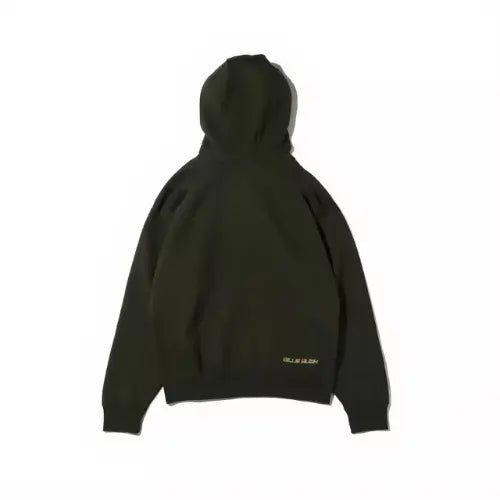 Dos du hoodie Nike x Billie Eilish Fleece Sequoia – sweat à capuche vert foncé en molleton avec inscription discrète "Billie Eilish" brodée en bas, collaboration Nike x Billie Eilish. Disponible sur Offsneakz.