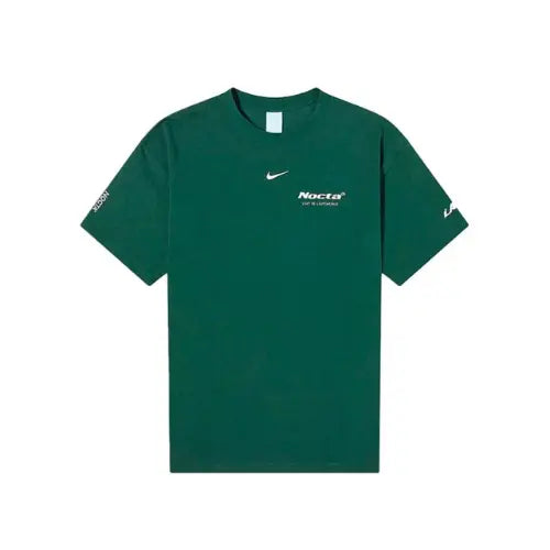 T-shirt Nike x NOCTA L’Art Burrow Pro Green face avant avec logo Nike et inscription NOCTA en blanc. Dispo sur Offsneakz.