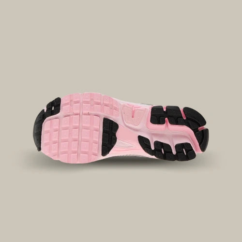 La semelle de la Nike Zoom Vomero 5 Photon Dust Pink Foam. Disponible sur Offsneakz.