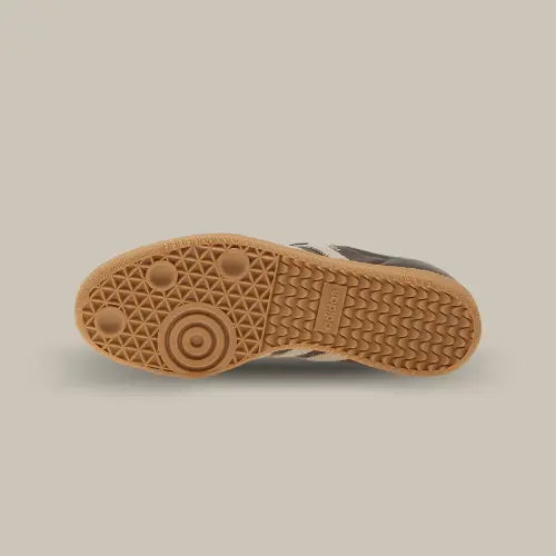 La semelle de la Adidas Samba OG Brown Putty Grey en gomme de caoutchouc de couleur marron.