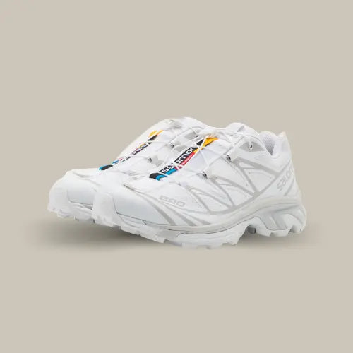 Salomon XT-6 White Lunar Rock paire de sneakers blanches Lunar Rock. Disponible sur Offsneakz.