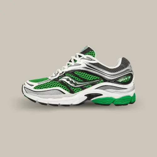 Découvrez la Saucony ProGrid Omni 9 OG Green Silver sur Offsneakz. Une sneaker running Y2K iconique mêlant mesh vert, détails argentés et confort ProGrid.