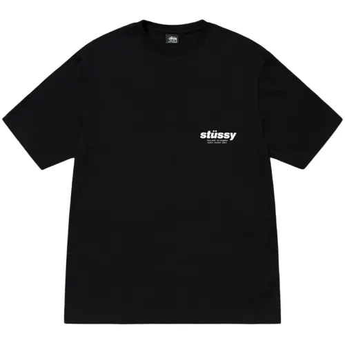 T-shirt Stüssy Rollers noir avec logo Stüssy blanc sur la poitrine. Disponible ur Offsneakz.