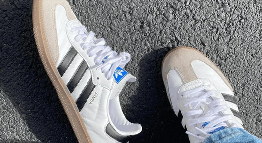 Paire de Adidas Samba blanche.