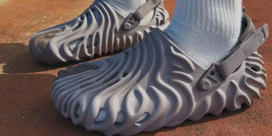 Crocs : Du sabot en mousse à l’icône streetwear qu’on kiffe