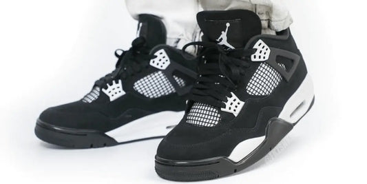 La Air Jordan 4 Retro "White Thunder" : Un Éclair de Style pour la rentrée 2024