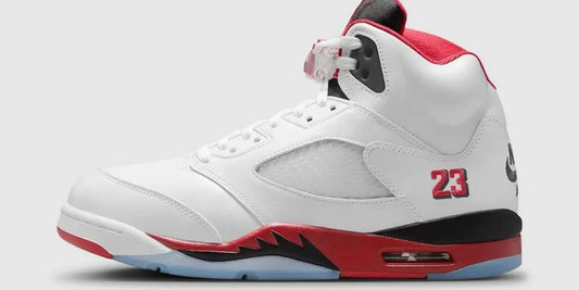 Air Jordan 5 Fire Red 2025 “Black Tongue” : le retour d’une icône