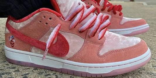 Nike SB Dunk Low StrangeLove : la sneaker parfaite à offrir à la Saint-Valentin