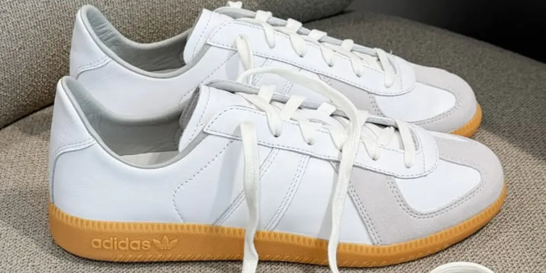 Sneakers blanches : pourquoi elles dominent encore les tendances en 2026