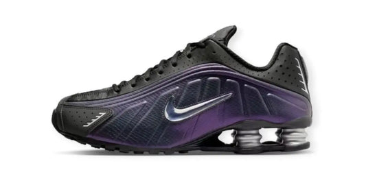 Nike Shox R4 Black Metallic Silver Purple Dynasty : le retour futuriste qu’on n’avait pas vu venir
