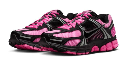 Nike Zoom Vomero 5 Pink Spell Black : la runner sombre qui cache bien son jeu