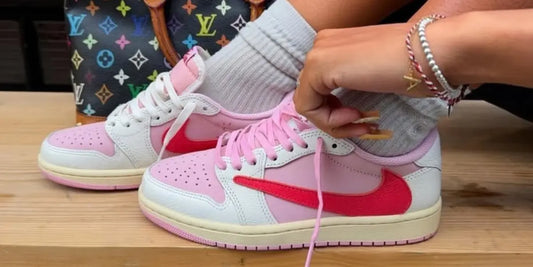 Travis Scott x Air Jordan 1 Low Tropical Pink : la paire qui casse enfin la formule Cactus Jack